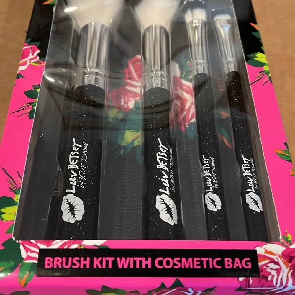 NWT Betsey Johnson brush kit with cosmetic bag